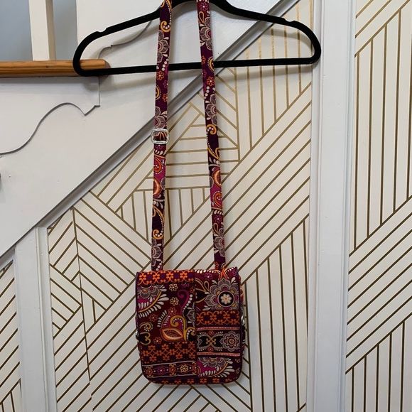 Vera Bradley Handbags - Vera Bradley Crossbody Bag